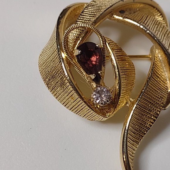 Gold Tone Asymmetrical Brooch With Purple Stone - Picture 2 of 14
